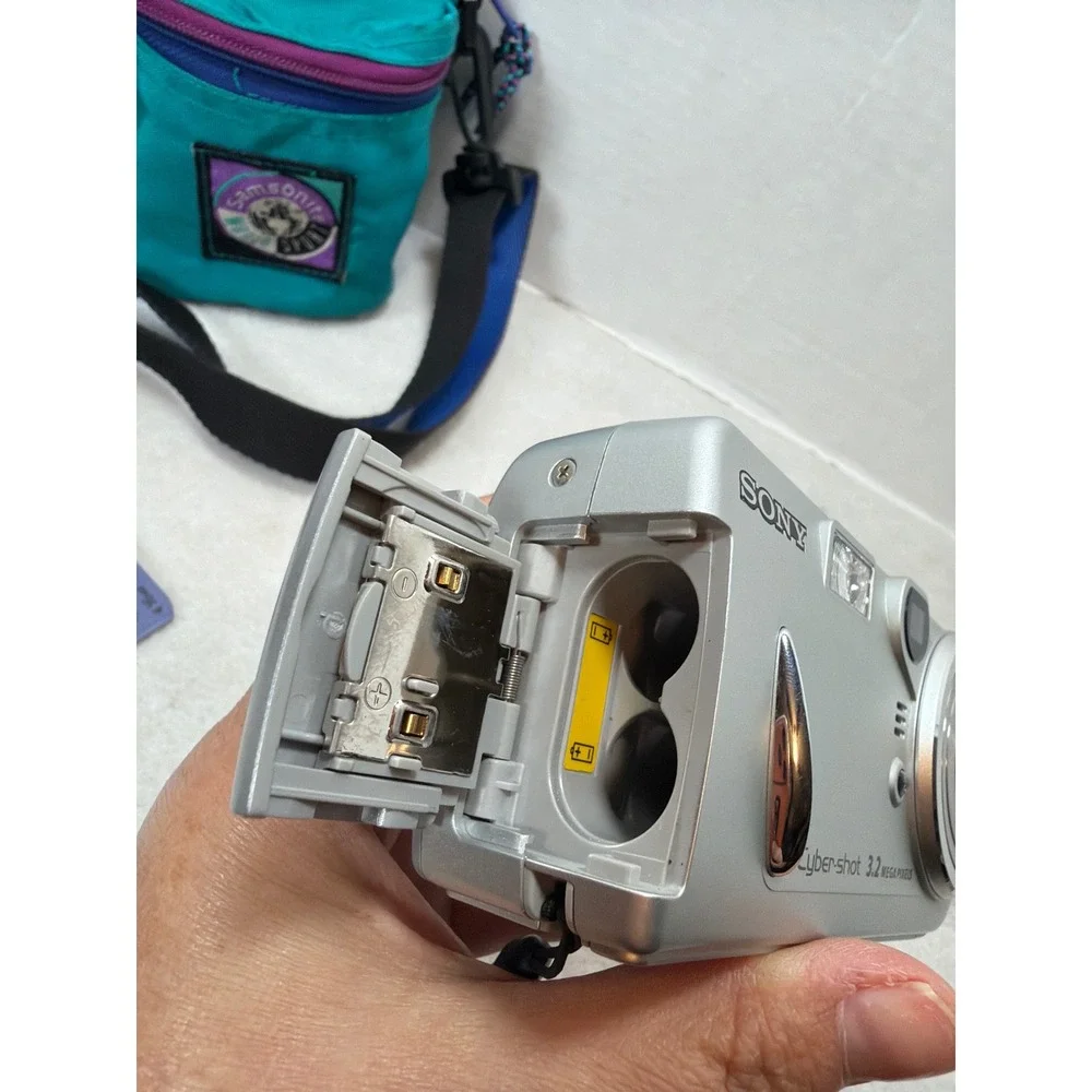 Sony Cyber-shot DSC-P72 Camera Silver 3.2MP Bundle Teal Samsonite Case w 256MB